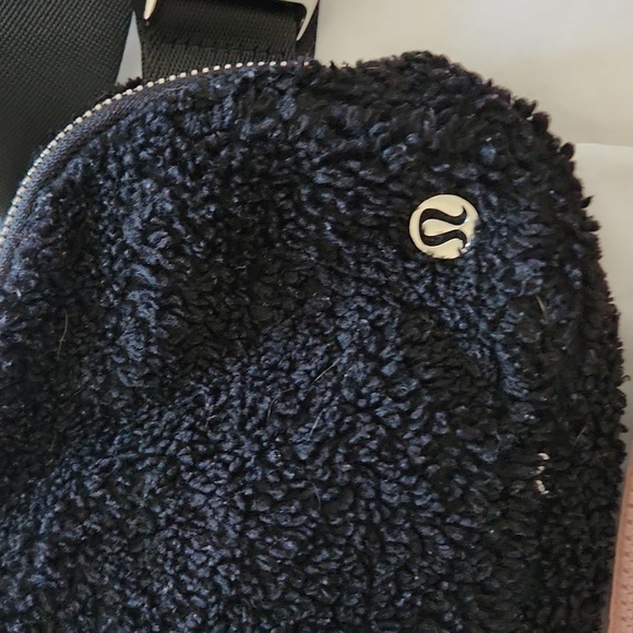 Lot of 3 Lululemon everywhere belt bags. - Picture 2 of 2